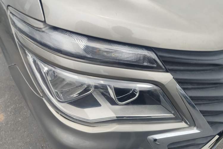 Used FORTHING Lingzhi 2020 M5L 2.0L Base Model 7 Seats Right Front Headlight