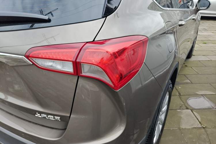 Used Buick Envision 2018 20T Two-Wheel-Drive Elite Model Right Rear Taillight