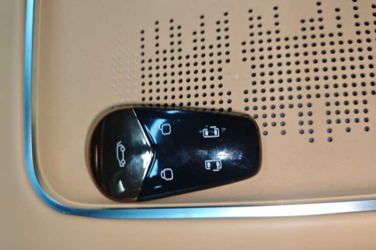 Used VOYAH Dream 2025 PHEV Four-Wheel-Drive Flagship Version – Qiankun Edition