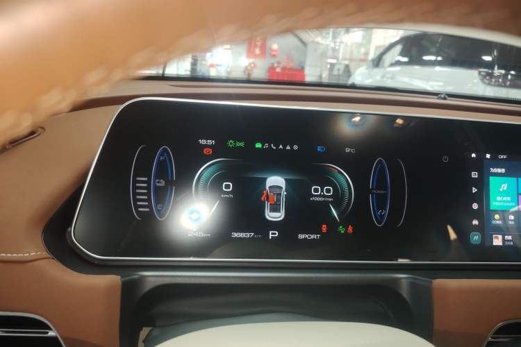 Used ORA Good Cat 2023 401 km Standard Range Prestige Version Lithium Iron Phosphate