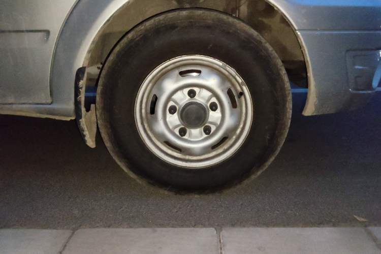 Used Ford Transit Custom 2013 2.4T Diesel Economical Long-Wheelbase Mid-Roof China IV Standard