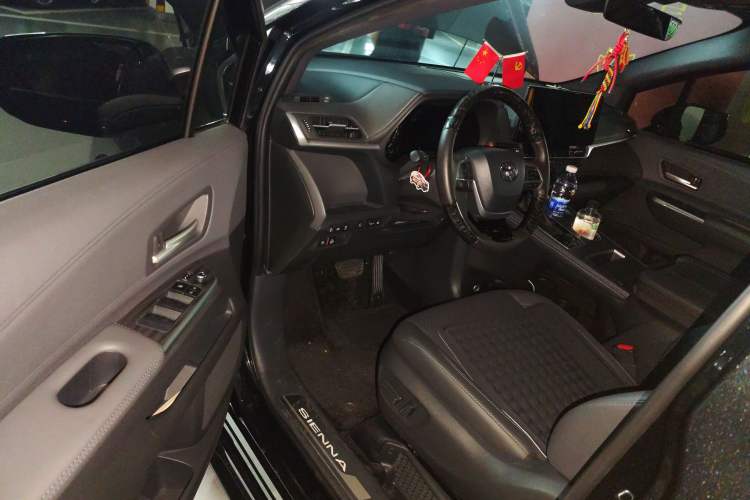 Used Toyota SIENNA 2024 2.5L Hybrid Four-Wheel Drive Prestige Edition
