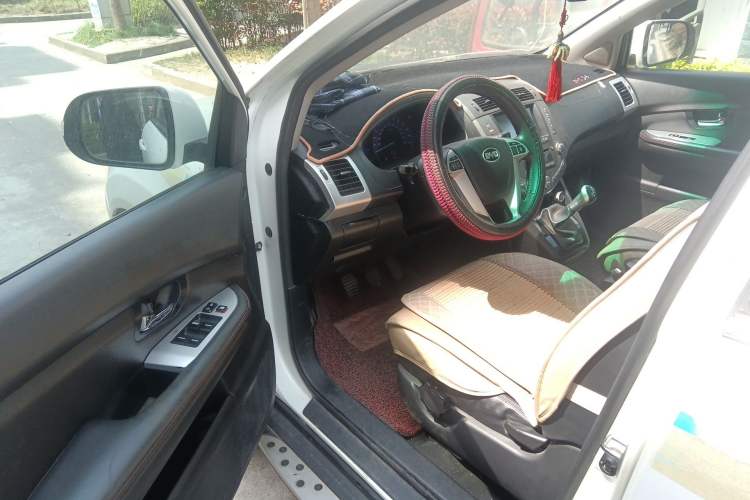 Used BYD S6 2013 Jingyue Edition 2.0L Manual Luxury Model 5 Seats