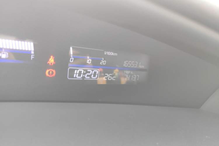 Used Honda Jade 2013 1.8L automatic Comfort version 5 seats Odometer Close Up