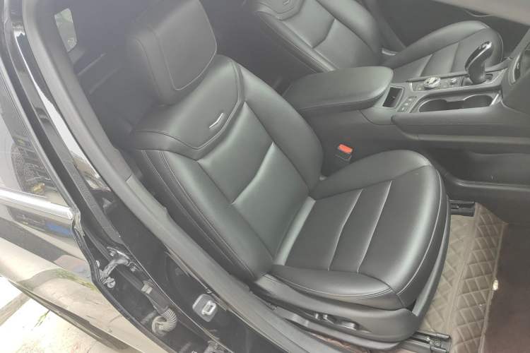 Used Cadillac XT5 2021 28T Luxury Model Right Front Seat