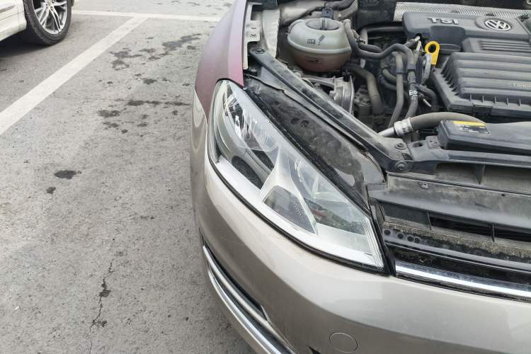 Used Volkswagen Golf 2016 230TSI Automatic Luxury Version Right Front Headlight