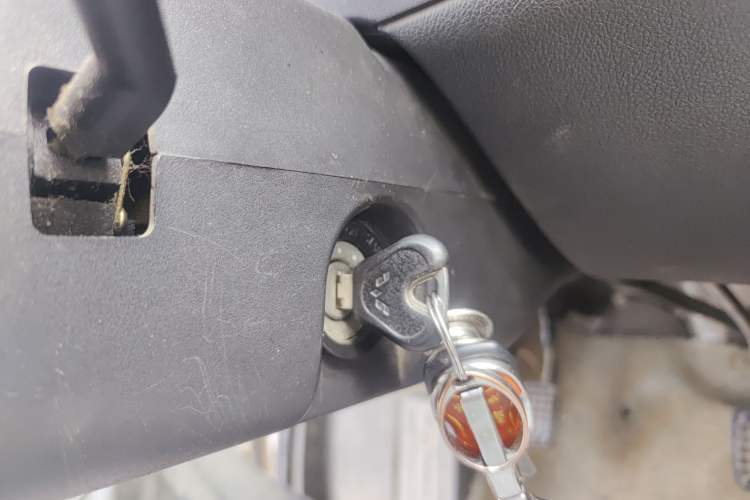 Used Wuling Zhiguang 2015 1.2L Standard Model LSI Vehicle Key