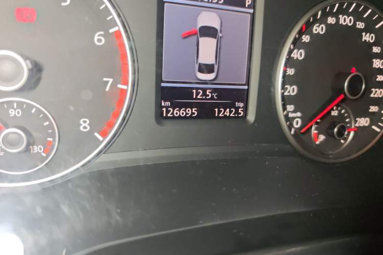 Used Volkswagen Passat 2011 3.0L V6 DSG Flagship Deluxe Edition Odometer Close Up