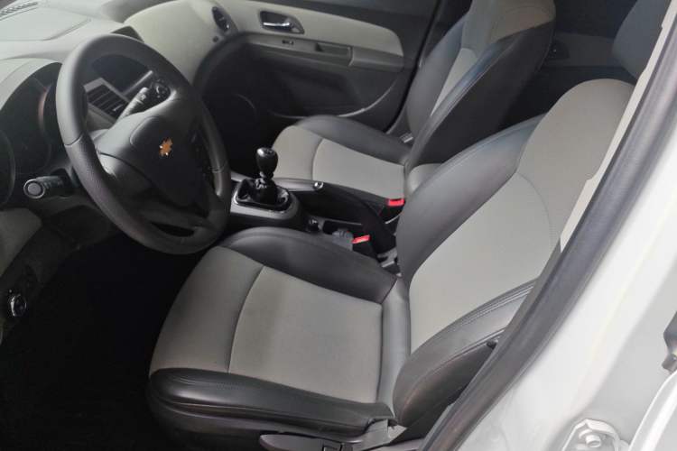 Used Chevrolet Cruze 2013 1.6L SE MT Left Front Seat