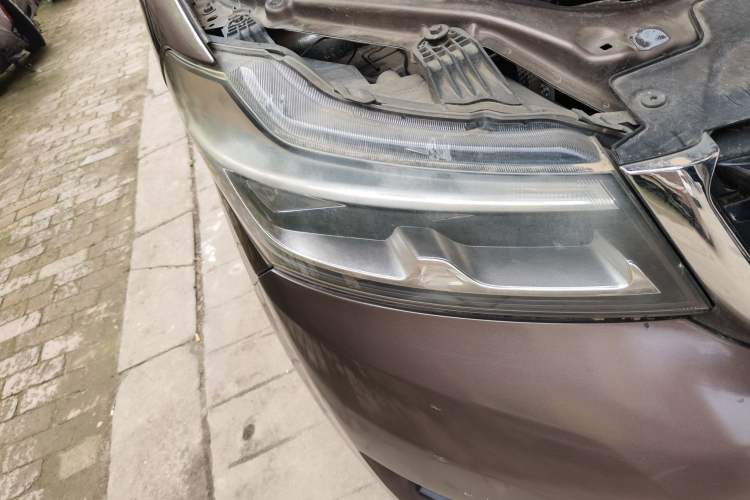 Used Huasong 7 2015 2.0T Automatic Comfort Model Right Front Headlight