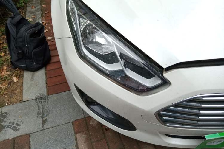 Used Ford Escort 2015 1.5L Automatic Comfort Edition Right Front Headlight