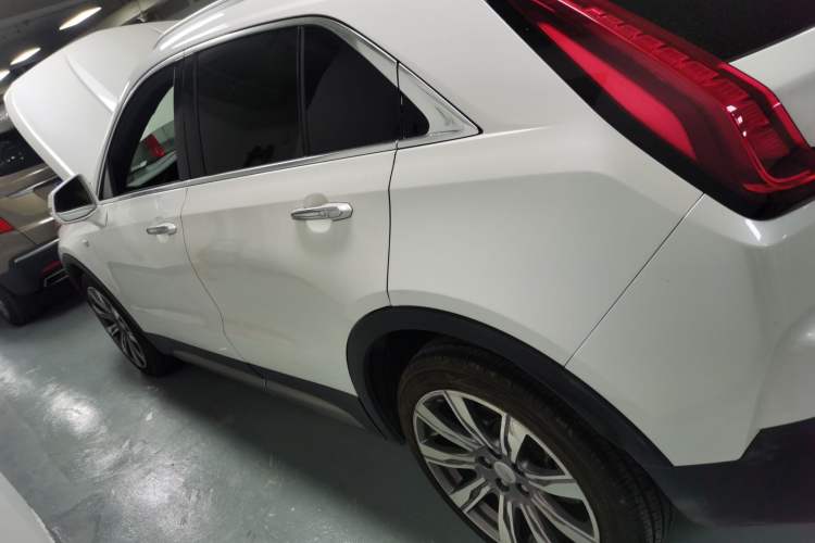 Used Cadillac XT4 2018 28T 4x4 Platinum Edition