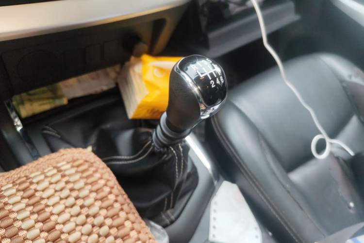 Used Dongfeng Ruichi 6 2020 2.3T Manual Two-Wheel Drive Diesel Standard Version China VI Emission Standard with Long Cargo Bed M9T