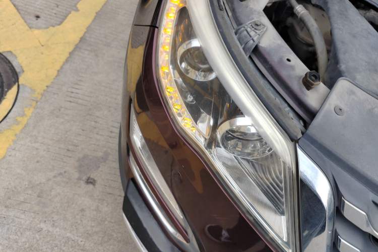 Used Baojun 560 2015 1.8L manual luxury version Right Front Headlight