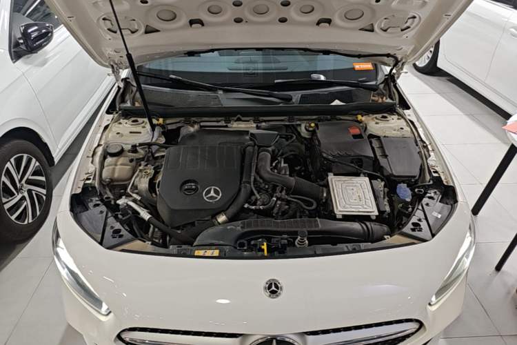 Used Mercedes-Benz A-Class 2022 Revised Version A 200 L Sport Sedan Fashionable Style
