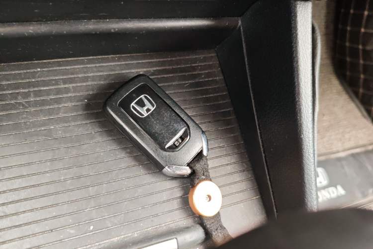 Used Honda Jade 2017 1.8L automatic Comfort version 5 seats Vehicle Key