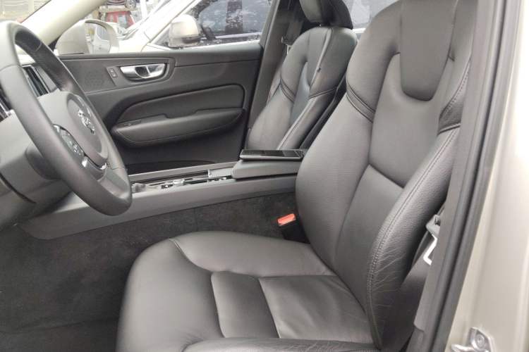 Used Volvo XC60 2019 T5 4x4 Smart Edition China VI Standard