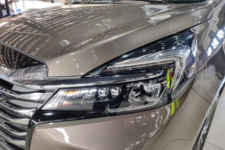 Used Buick GL8 2023 Facelifted Land Cruiser Executive Luxury Version
