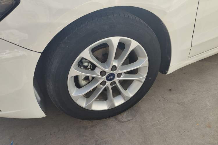 Used Ford Mondeo 2020 EcoBoost 180 Stylish Model Left Front Wheel Hub