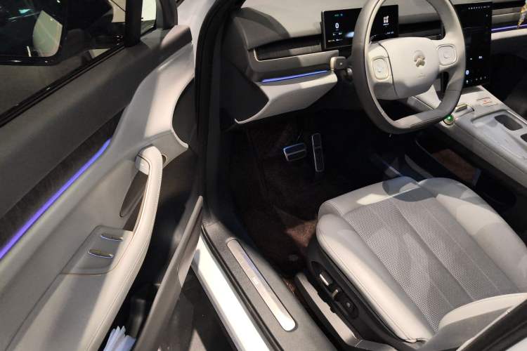 Used Nio ES8 2024 75 kWh Executive Edition Driver Seat