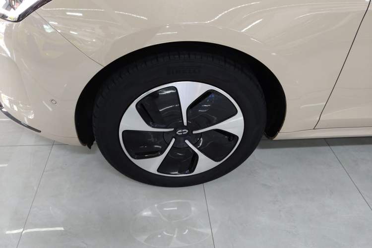 Used Hima AITO M5 2022 Pure Electric Rear-Drive Standard Edition Left Front Wheel Hub