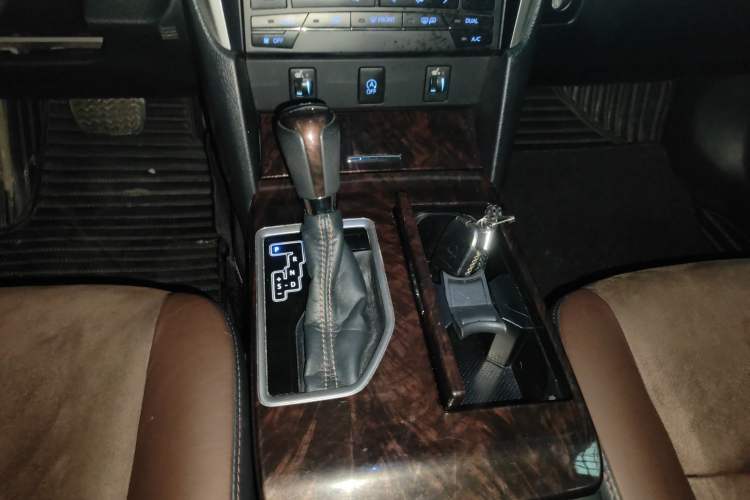 Used Toyota Camry 2016 2.5G 10th Anniversary Deluxe Navigation Edition Gear Lever