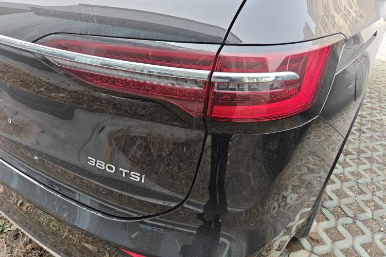 Used Volkswagen Viloran 2024 380TSI Premium Edition Right Rear Taillight