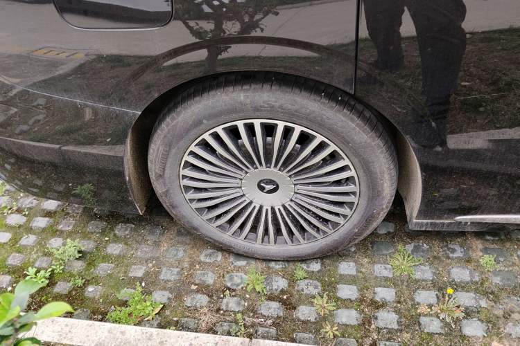 Used VOYAH Dream 2025 PHEV Four-Wheel-Drive Flagship Version – Qiankun Edition Right Rear Wheel Hub