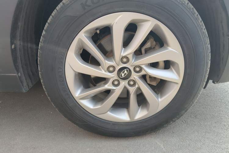 Used Hyundai Tucson 2015 1.6T Dual-Clutch Two-Wheel-Drive Smart Model Right Front Wheel Hub