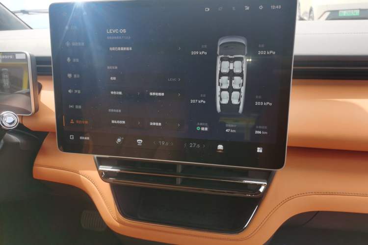 Used Geely Galaxy LEVC L380 2024 140-Degree 6-Seater All-Wheel-Drive Ultra Audio And AC Panel