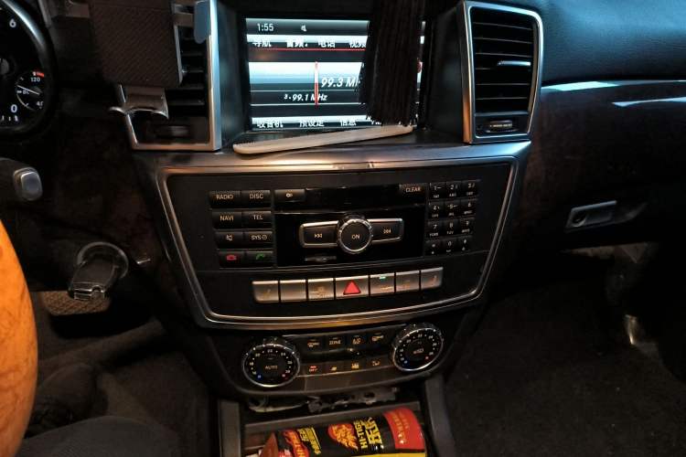 Used Mercedes-Benz M-Class 2015 ML 400 4MATIC Dynamic Model Audio And AC Panel