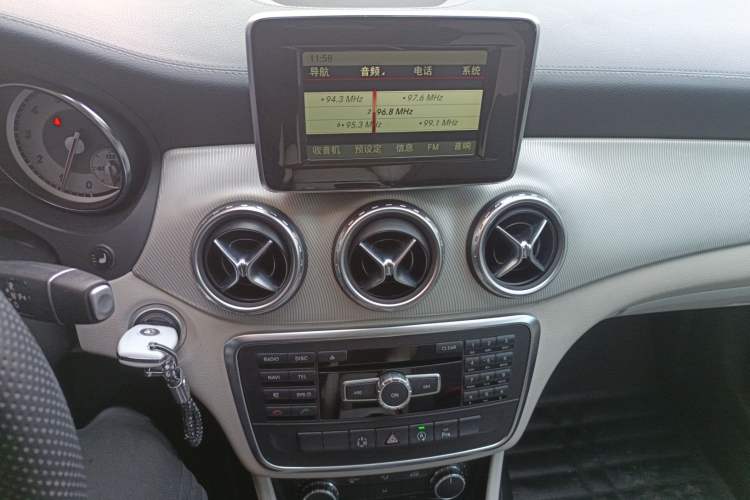 Used Mercedes-Benz GLA 2015 GLA 200 Fashion Model Audio And AC Panel