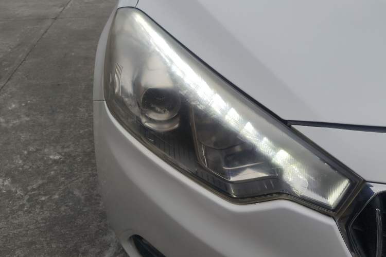 Used Kia K3 2013 1.6L Automatic GLS Right Front Headlight