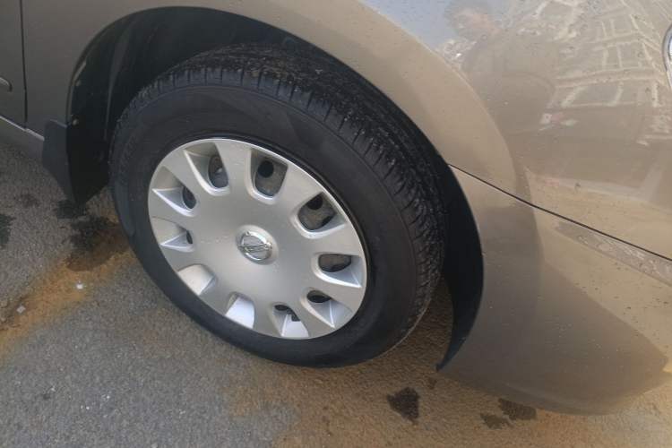 Used Nissan Sylphy 2012 Classic 1.6XE Manual Comfort Edition Right Front Wheel Hub