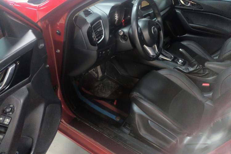 Used Mazda 3 Axela 2014 Sedan 2.0L Automatic Sport Model Driver Seat