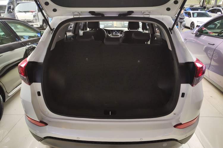 Used Hyundai Tucson 2018 1.6T Dual-Clutch Two-Wheel Drive 15th Anniversary Special Edition