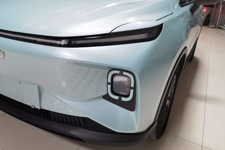 Used Geometry E Firefly 2024 401 km Fluorescent