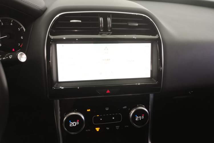 Used Jaguar XEL 2023 2.0T 200 PS R-DYNAMIC Youth Sports Edition Audio And AC Panel