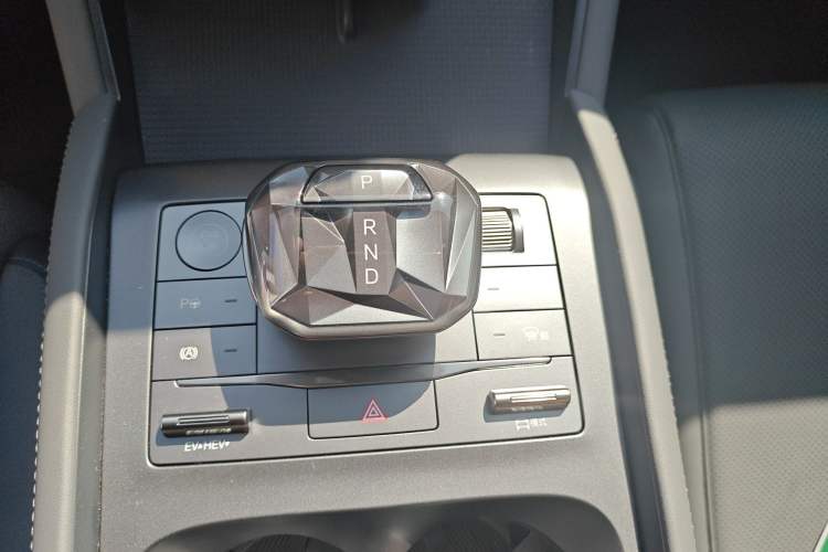 Used BYD Qin L 2025 DM-i Smart Drive 120KM Leading Model Gear Lever