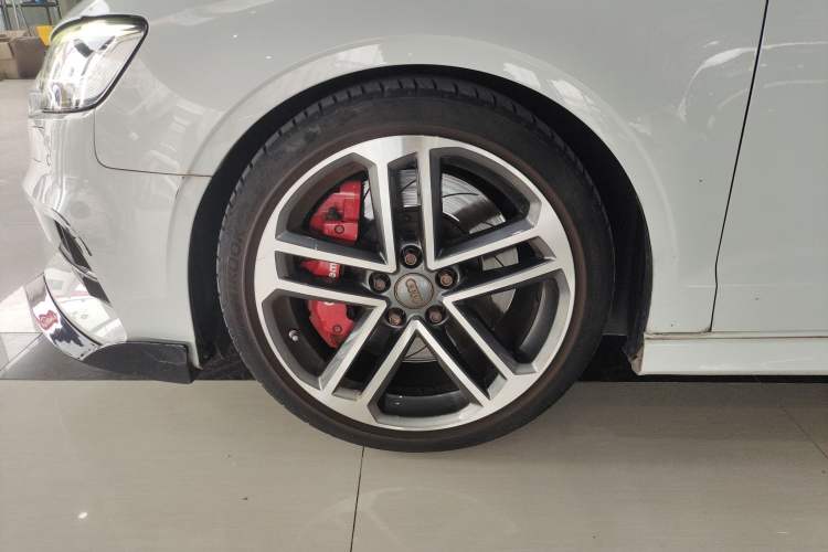 Used Audi A3 2018 30th Anniversary Edition Limousine 35 TFSI Sport Model Left Front Wheel Hub