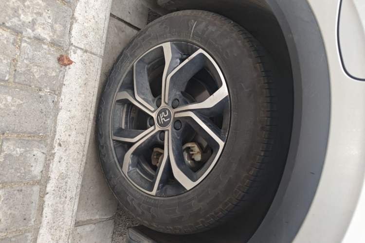 Used BYD Yuan PLUS 2022 430 km Luxury Version Right Front Wheel Hub