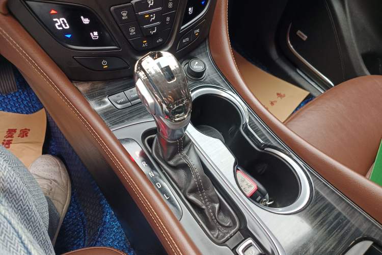 Used Buick Envision 2018 28T All-Wheel-Drive Versatile Sports Flagship Model Gear Lever