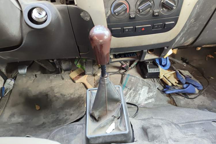 Used King Long Golden Way 2012 2.0L Dual-Purpose Short-Wheelbase 4G21B