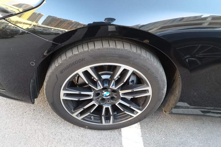 Used BMW 5 Series 2026 530Li Leading M Sport Package Left Front Wheel Hub