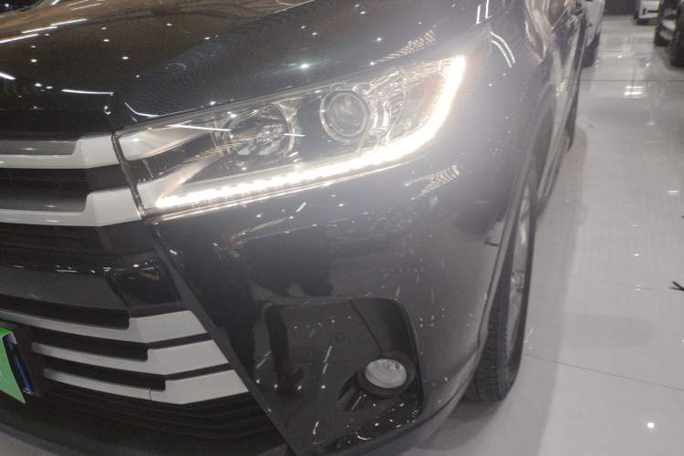 Used Toyota Highlander 2018 2.0T Four-Wheel Drive Luxury Edition 7 Seats China V Emission Standard