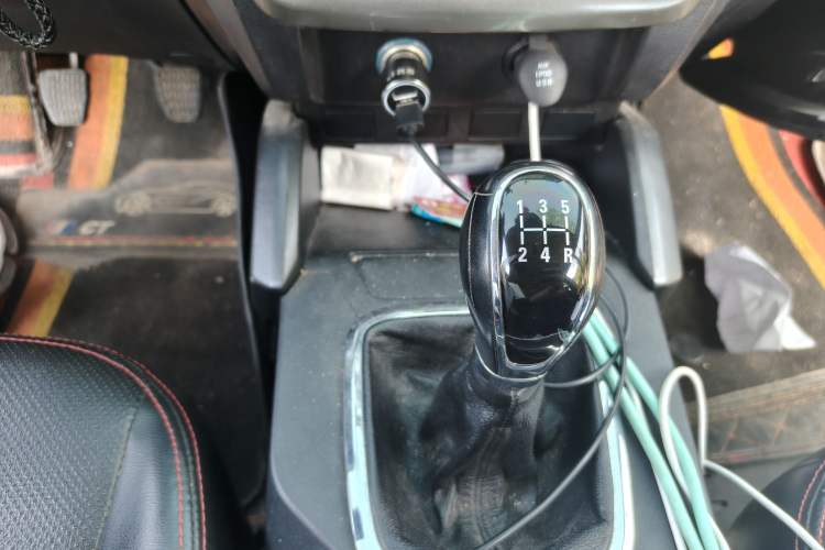 Used Geely Auto GX7 2015 Classic Edition 1.8L Manual Elite Model China V Standard Gear Lever