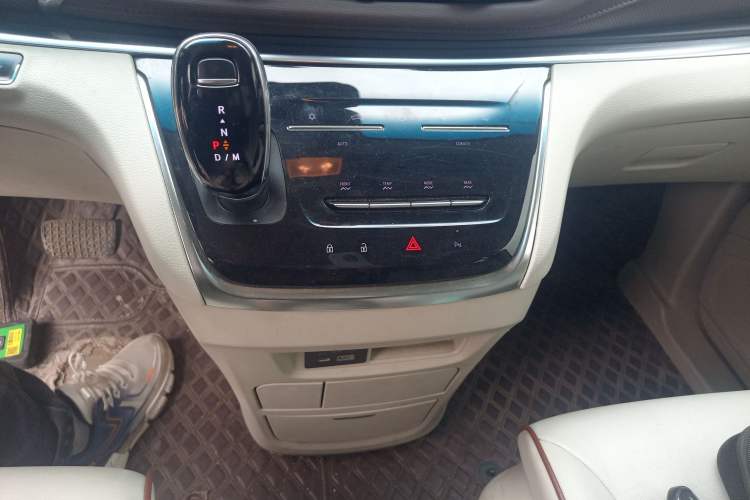 Used Buick GL8 2023 Land Executive Class Comfort Model