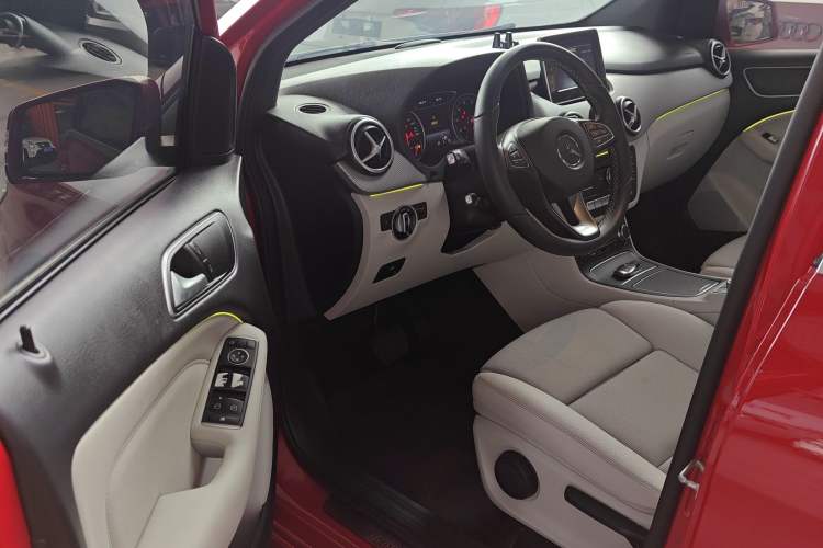 Used Mercedes-Benz B-Class 2015 B 200 Sport Edition Driver Seat