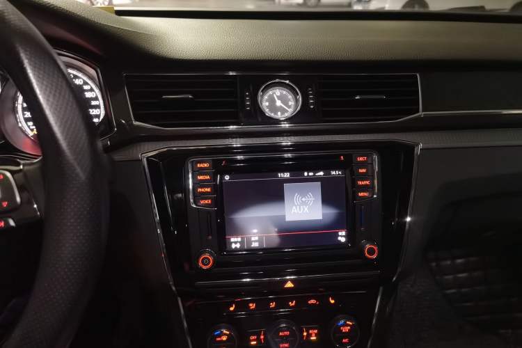 Used Volkswagen Passat 2017 330TSI DSG Prestige Edition Audio And AC Panel