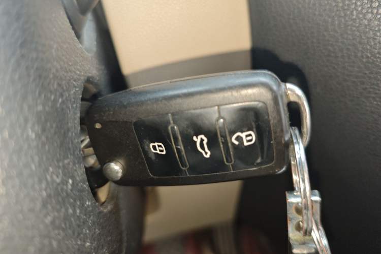 Used Volkswagen Sagitar 2014 Revised Version 1.6L Manual Comfort Edition Vehicle Key